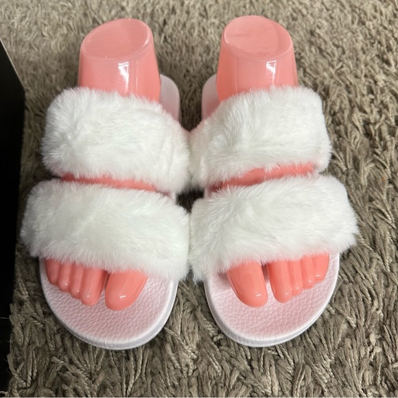 FashionNova | faux fur slides size 8 - Picture 4 of 4